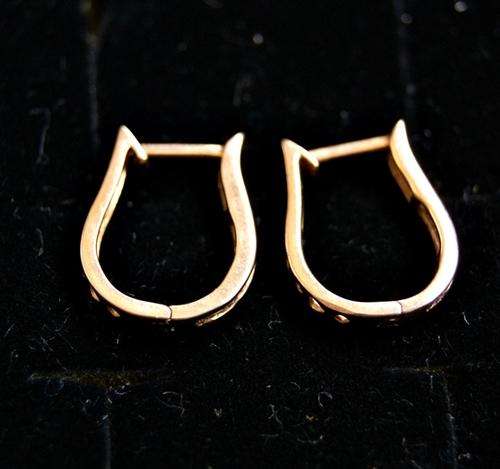 18ct GOLD & CHANNEL SET EMERALD CUT DIAMOND LOOP EARRINGS--->