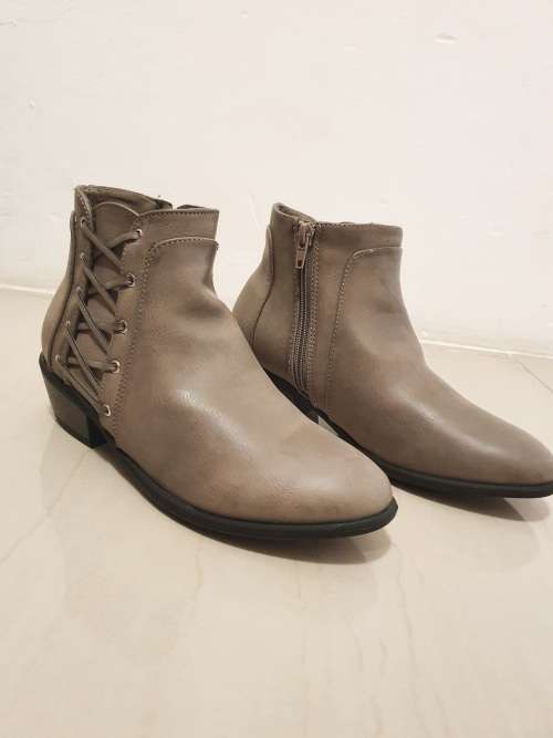 Size 6  PU Leather !!! SUPERIOR QUALITY!!! Ladies Ankle Boots** Size 6  ONLY * Grey