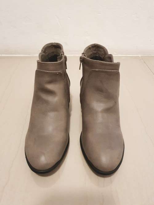 Size 6  PU Leather !!! SUPERIOR QUALITY!!! Ladies Ankle Boots** Size 6  ONLY * Grey