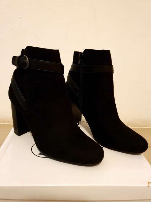 ** Stunning ** Size 4 / 6 Single Buckle Suede Ankle Boots Sizes 4 / 6 ONLY**Black