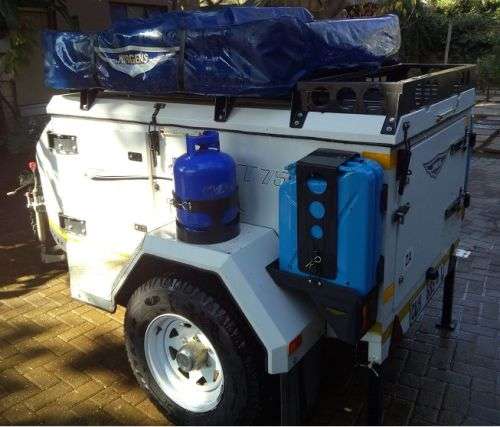 JURGENS XT75 WITH ROOFTOP TENT /NO ELECTRICITY NEEDED, EXCELLENT COND!!! ,JUST HOOK & GO CAMPING!!!