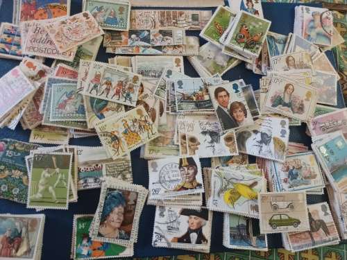 GB - hundreds of used commems - mainly 1979-1982. Lots of duplications/complete sets.