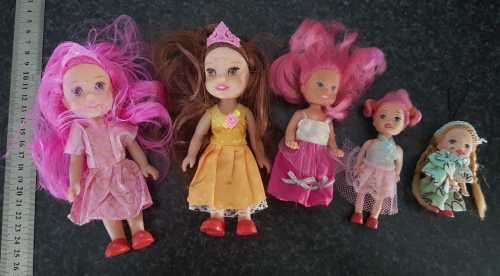 5 Small Dolls