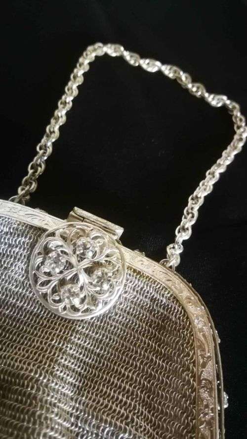 Beautiful Vintage Victorian Style Silver Chain Purse.