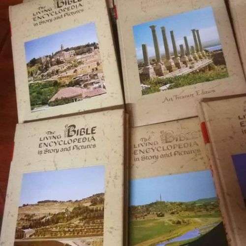 The Living Bible Encyclopedia - Full 16 Volume Art Treasure Edition. 1968..