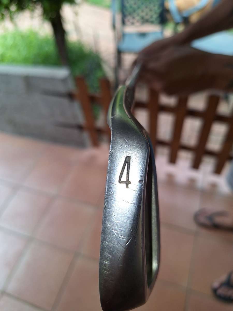 GOLF CLUB SET - Please see pictures for full description and condition