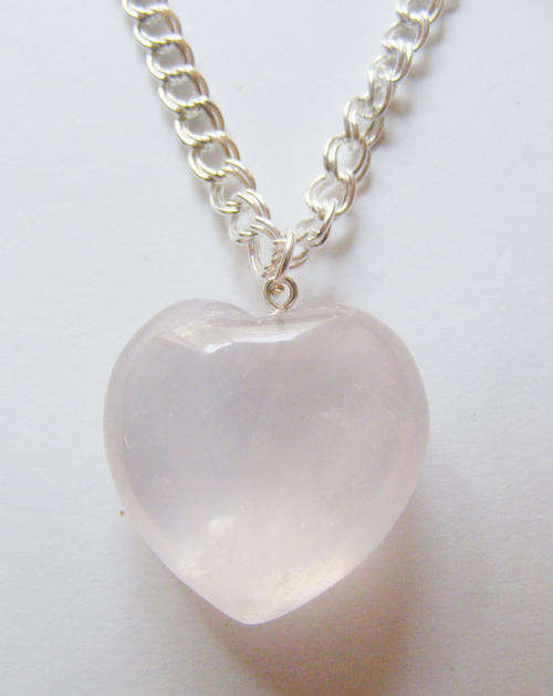 Beautiful rose quartz heart pendant on silver chain!