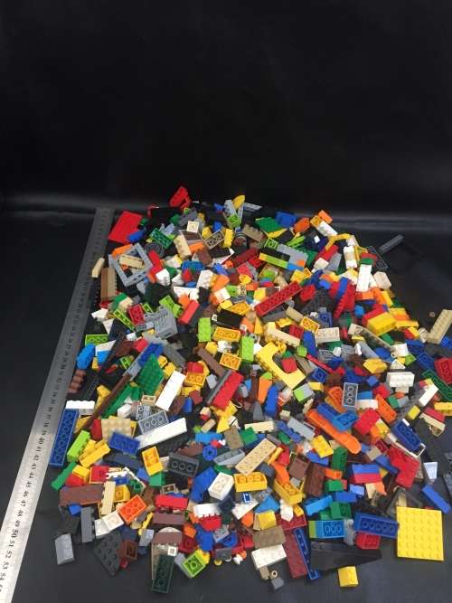 LARGE collection of Legos over 1000 pieces bid for all!!!!!!!