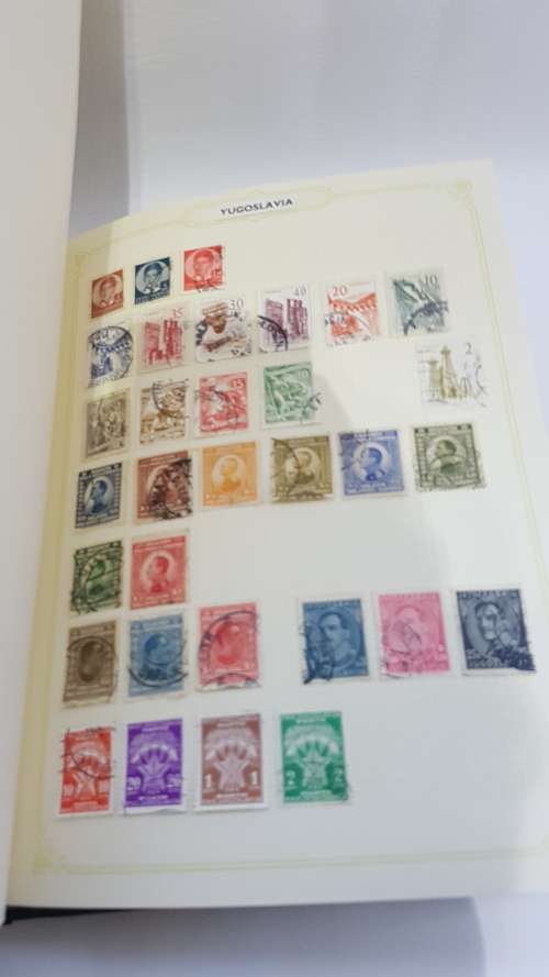 Large Stanley Gibbons stamp album full of stamps from all over the world!!!!!