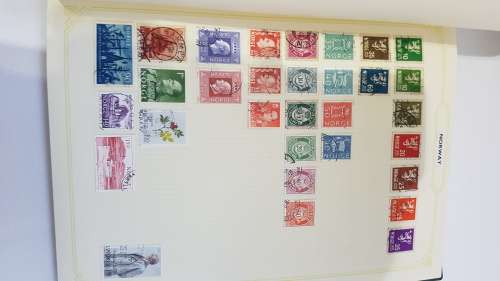 Large Stanley Gibbons stamp album full of stamps from all over the world!!!!!