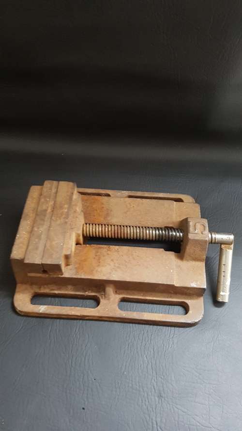 Large drill press vice a but rusted but still working 100%!!!!!!