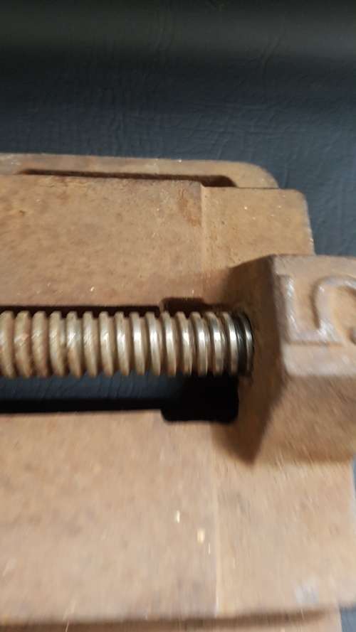 Large drill press vice a but rusted but still working 100%!!!!!!