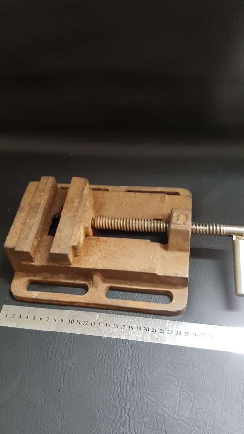 Large drill press vice a but rusted but still working 100%!!!!!!