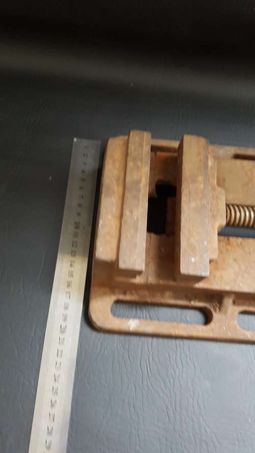Large drill press vice a but rusted but still working 100%!!!!!!