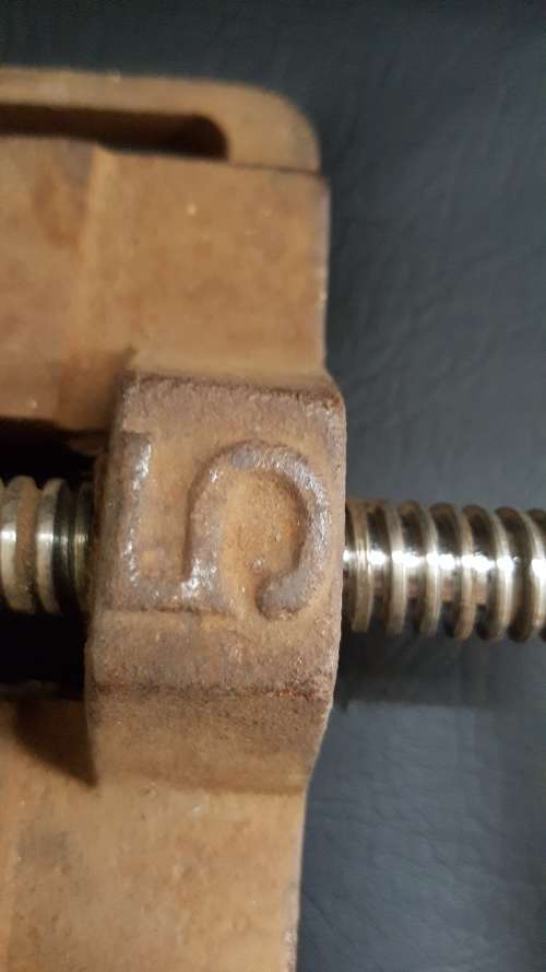 Large drill press vice a but rusted but still working 100%!!!!!!