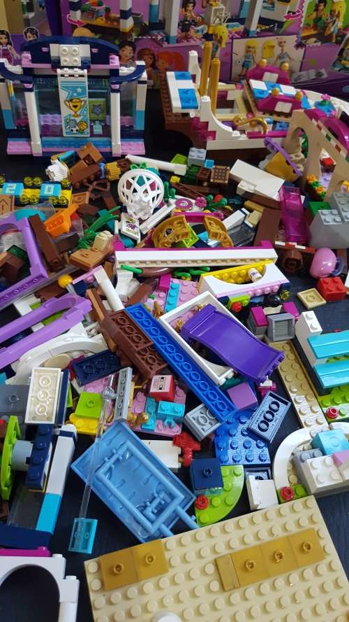 Large collection of mixed LEGOS bid for all!!!!!