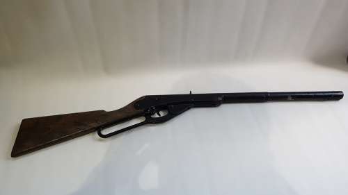 Daisey gun  works sometimes but problem with loading perfect  for display!!!!!