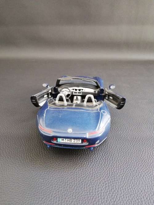 Die cast BMW Z8 scale 1/24!!!!!