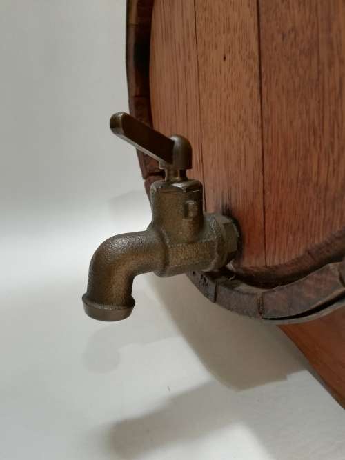 Large wine barrel for display only leaks!!!!