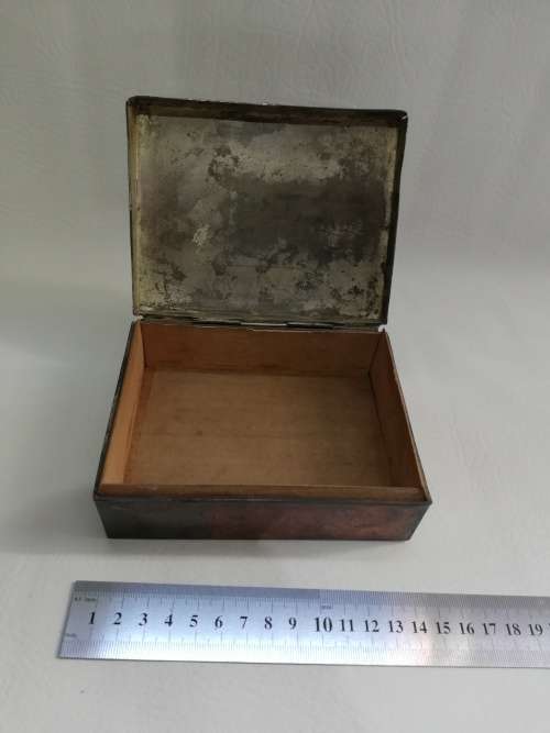 Solid metal and wooden box!!!