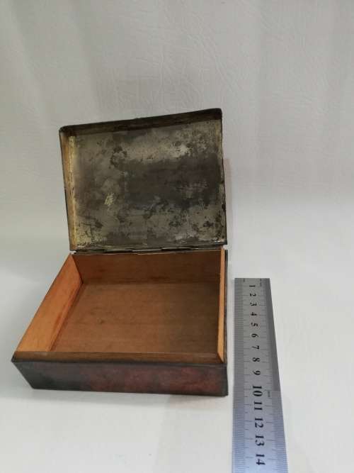 Solid metal and wooden box!!!