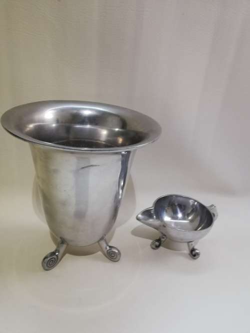 Beautiful large Carrol Boyes styled prieces bid for both vase is  25cm tall!!!!!