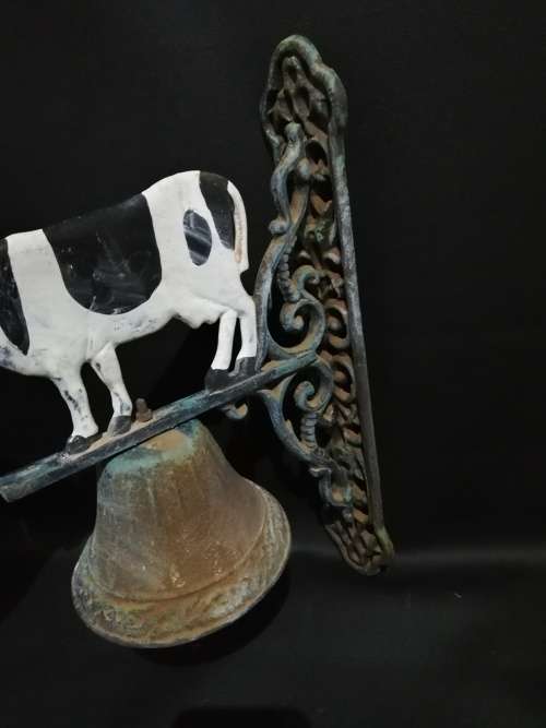 Beautiful large solid cast iron bell working wallmount piece!!!!!
