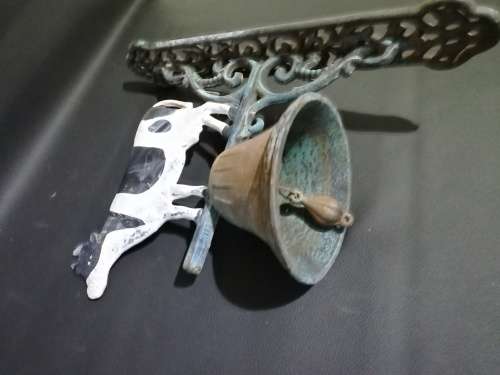 Beautiful large solid cast iron bell working wallmount piece!!!!!