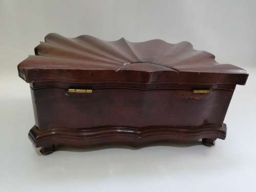 Vintage Solid large Beatifull wooden case with glass and key!!!!!