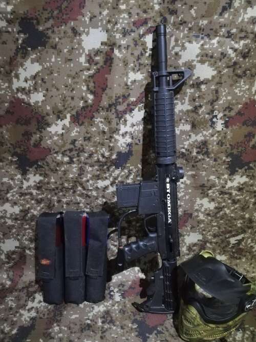 Super large BT Omega paintball gun with halmet and canisters bid for all guns working!!!!!