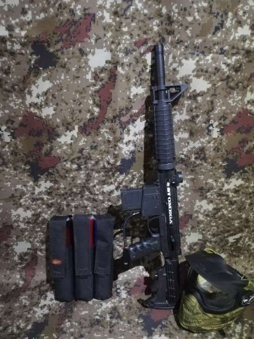 Super large BT Omega paintball gun with halmet and canisters bid for all guns working!!!!!