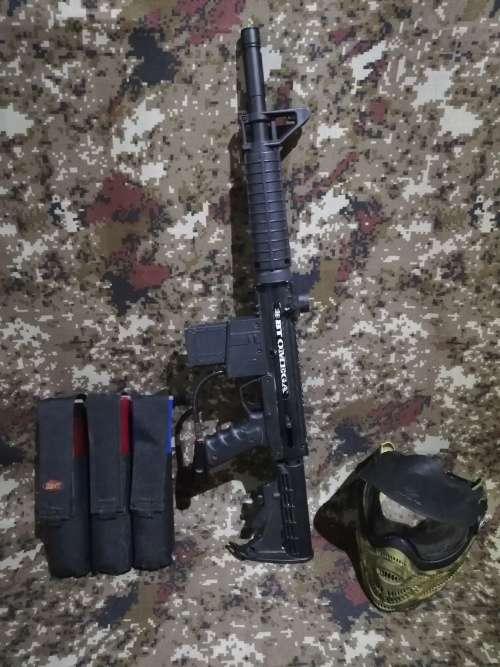 Super large BT Omega paintball gun with halmet and canisters bid for all guns working!!!!!