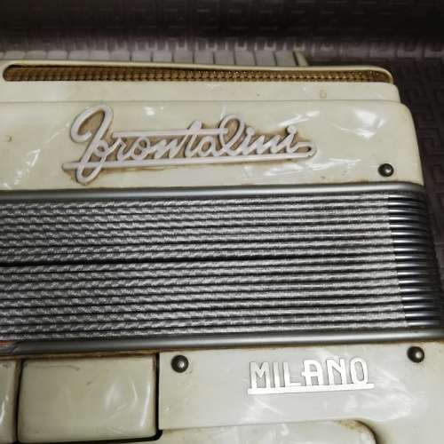 Rare Frontline Milano accordion mother of pearls color with original case working condition!!!!!!
