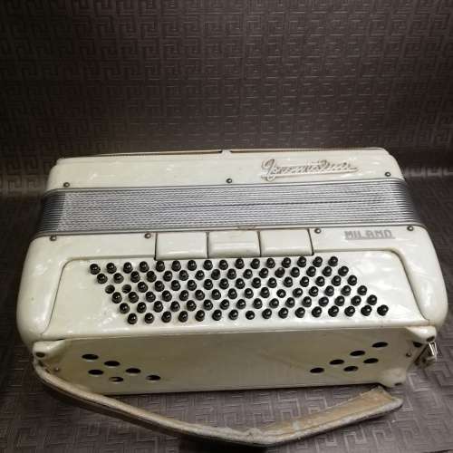 Rare Frontline Milano accordion mother of pearls color with original case working condition!!!!!!