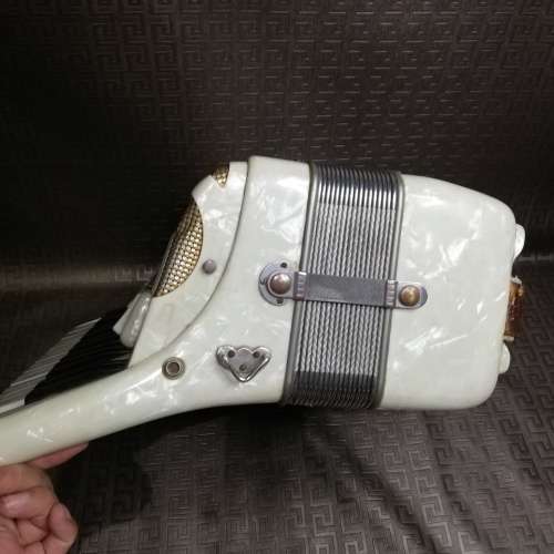 Rare Frontline Milano accordion mother of pearls color with original case working condition!!!!!!