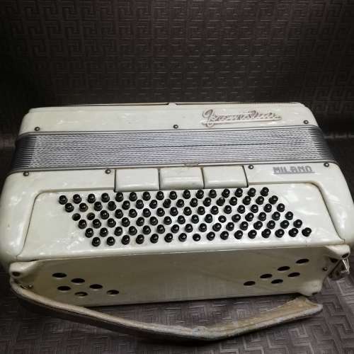 Rare Frontline Milano accordion mother of pearls color with original case working condition!!!!!!