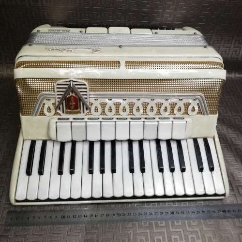 Rare Frontline Milano accordion mother of pearls color with original case working condition!!!!!!