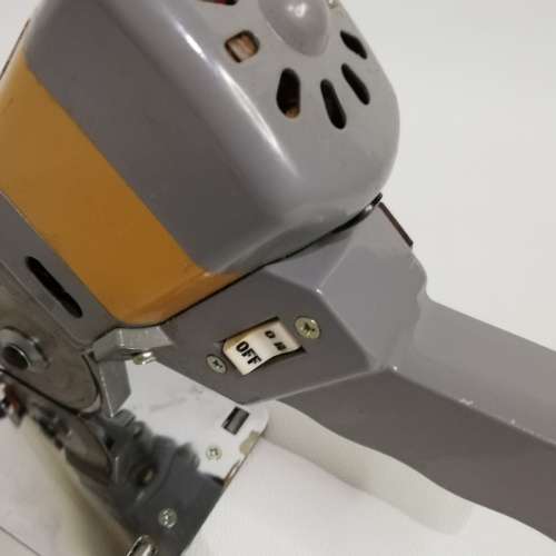 CONSEW CLOTH CUTTER IN REALY GOOD CONDITION  NOT TESTED!!!!!