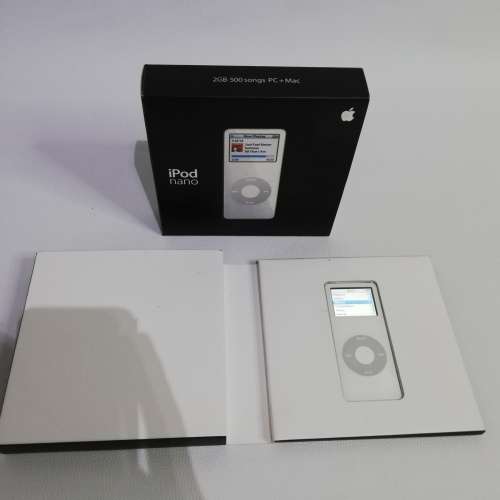 2gb Apple Ipod Nano working in box!!!!