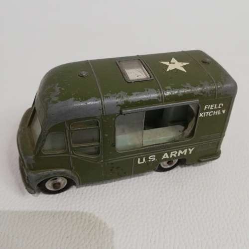 RARE CORGI TOYS Smiths Karrier van!!!