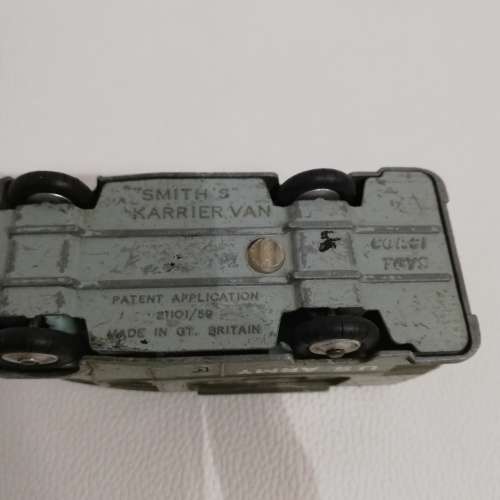 RARE CORGI TOYS Smiths Karrier van!!!