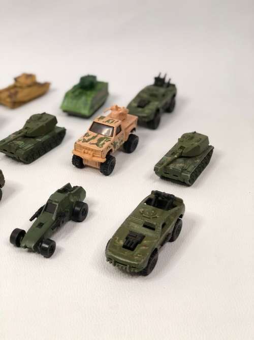 17 x Vintage Hotwheels MILLITARY vehicles bid for all!!!!!