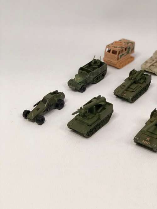 17 x Vintage Hotwheels MILLITARY vehicles bid for all!!!!!