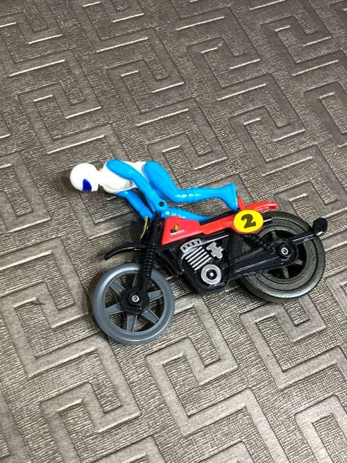 TOMY POP CYCLES BIKE WITH FIGURE!!!!