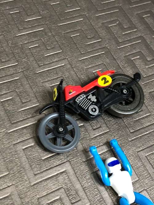 TOMY POP CYCLES BIKE WITH FIGURE!!!!