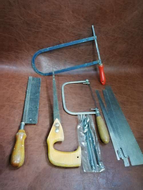 Large Collection of wooden saws bid for all!