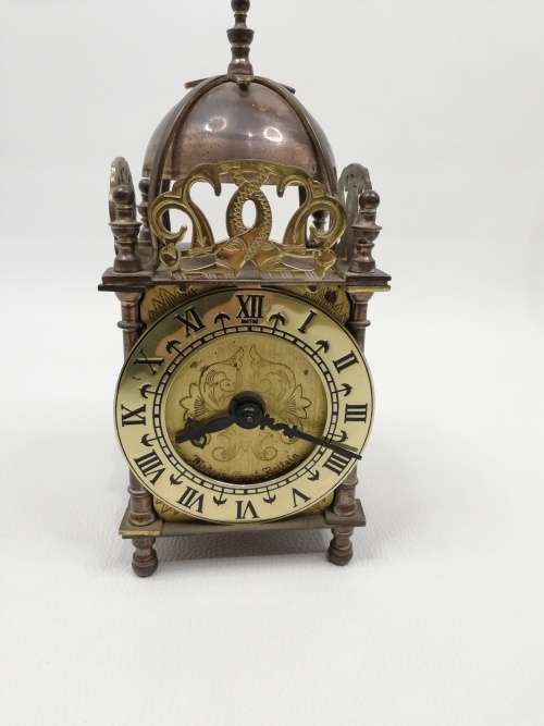 Beautiful Vintage clock made in Great Britain not tested!!!!