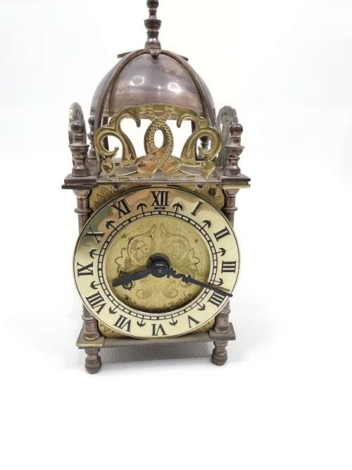 Beautiful Vintage clock made in Great Britain not tested!!!!