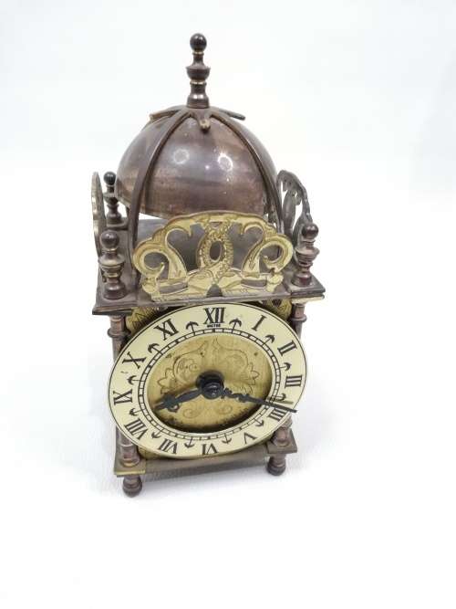 Beautiful Vintage clock made in Great Britain not tested!!!!