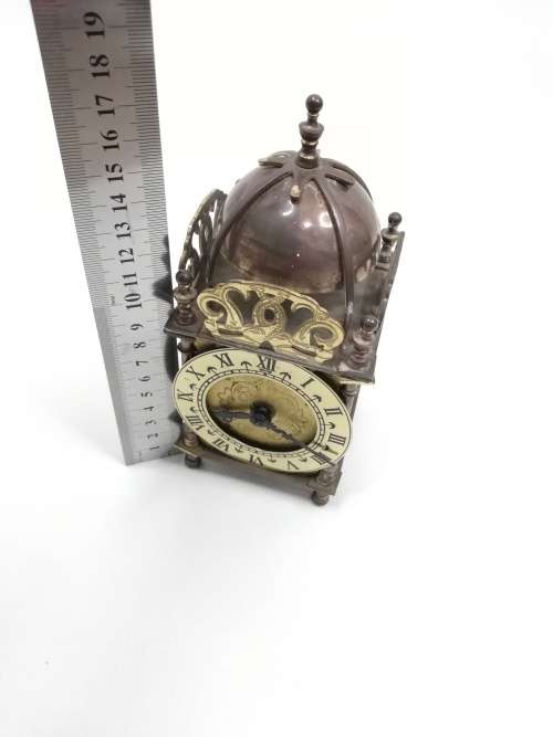 Beautiful Vintage clock made in Great Britain not tested!!!!